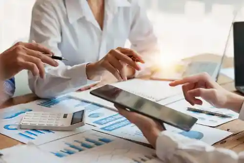 Flexible partnership model for customer experience and transformation